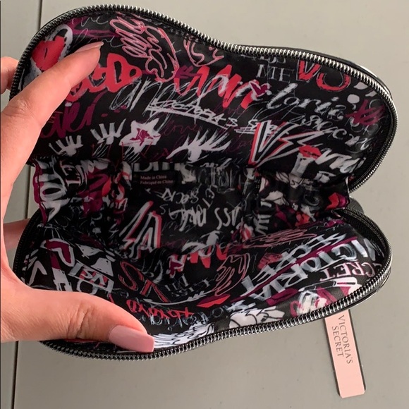 Victoria's Secret heart beauty bag - Picture 2 of 3
